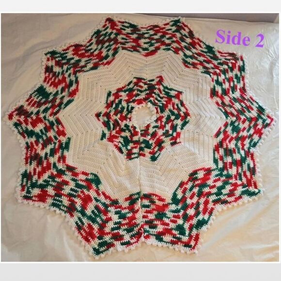 Vintage Christmas Tree Skirt Hand Crochet Snowflake Red Green White Grandma 70s - Picture 10 of 16